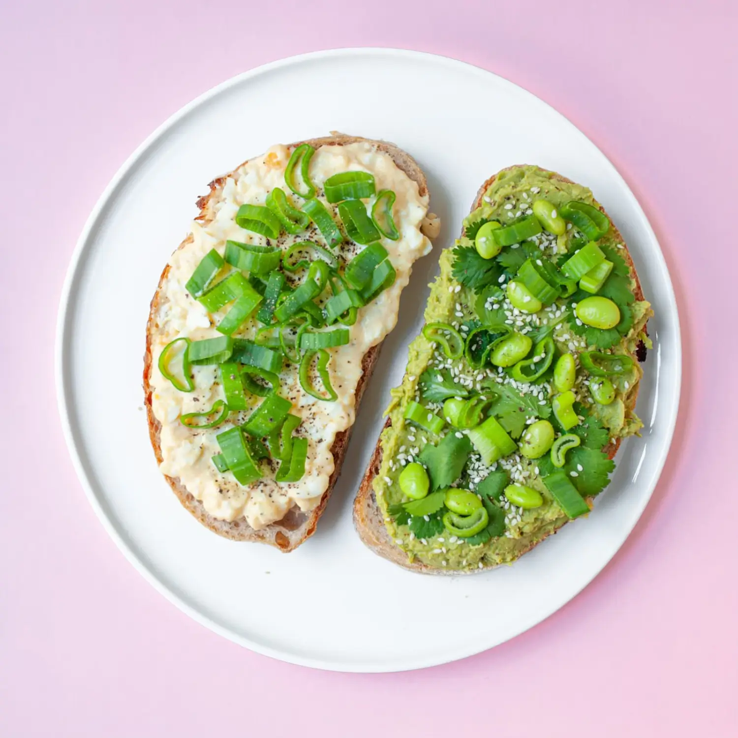 kanapeczki dwa zero serwowane w wegetariańskiej i wegańskiej kawiarni śniadaniowej Przesada w krakowie